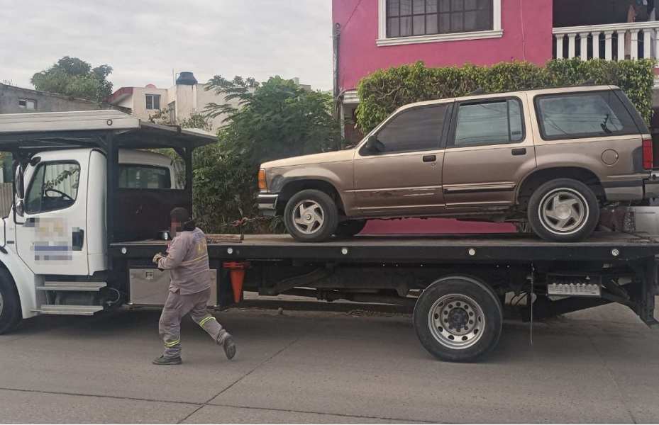 Encuentran otra camioneta con placas sobrepuestas en Madero