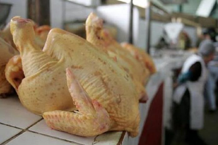 Venta de pollo en mercado