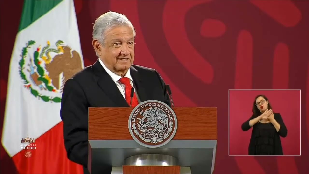Dice AMLO que hay postura conservadora en mujeres con marros y bombas