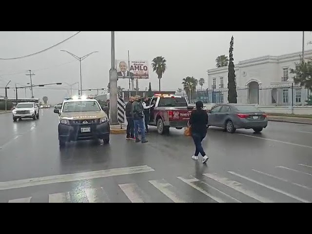 Gran carambola de vehículos en Periférico y Diagonal