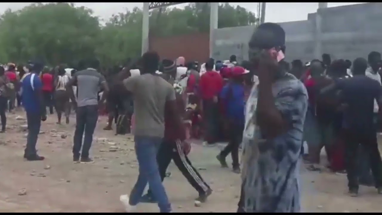 Migrantes llegan a refugio en Reynosa