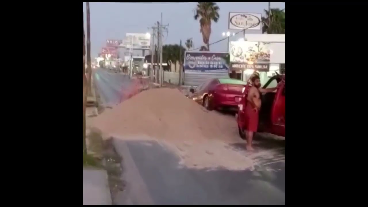 Vehículo impacta con obra en Reynosa