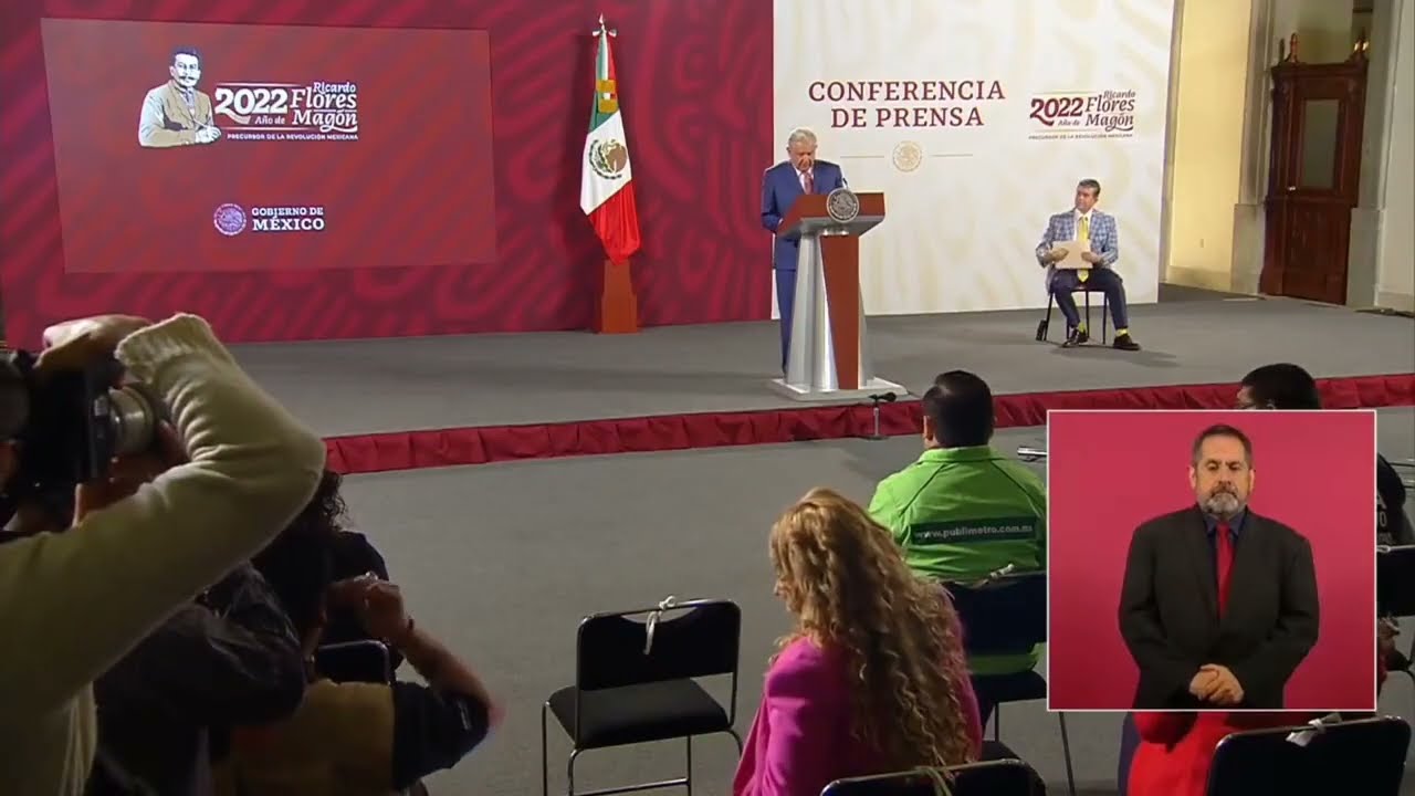 Felicita AMLO a Checo Pérez y al Atlas