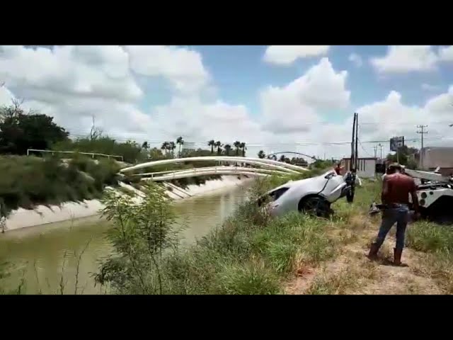 Reporta que su Camaro estaba en aguas del Rodhe