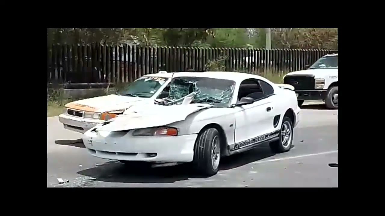 Aparatoso accidente deja miles en daños materiales