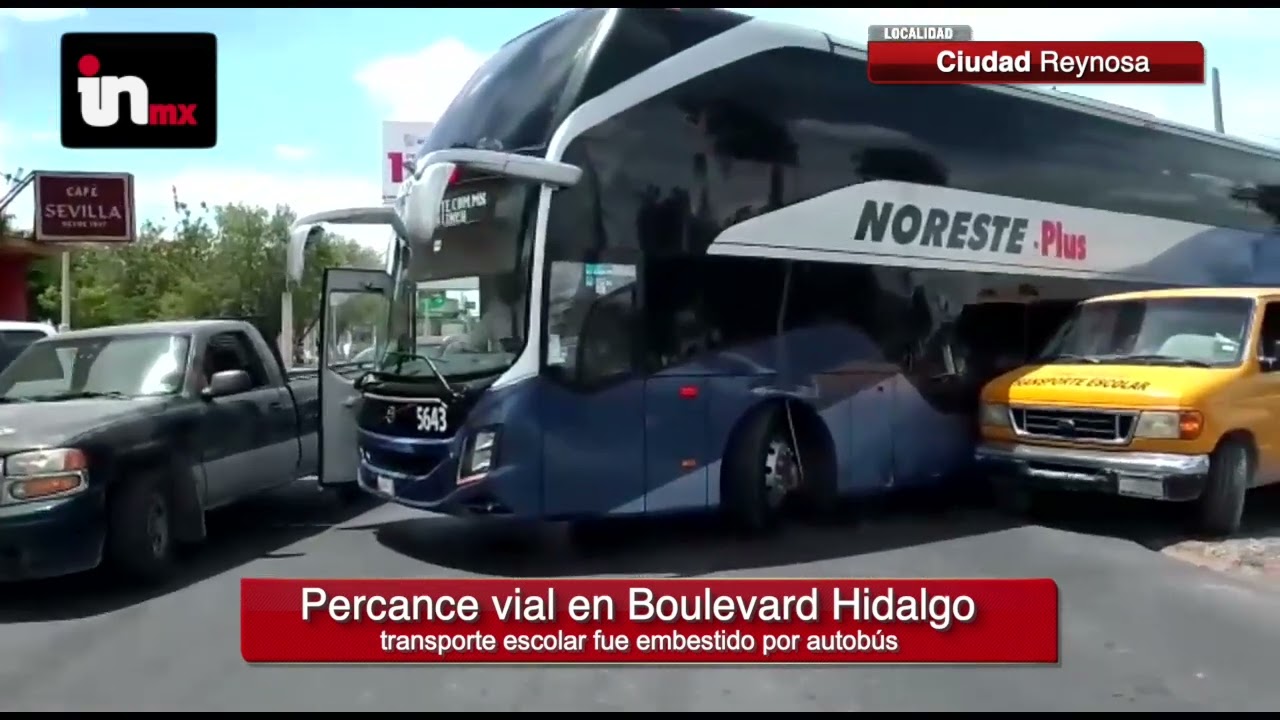 Transporte escolar sufre percance vial