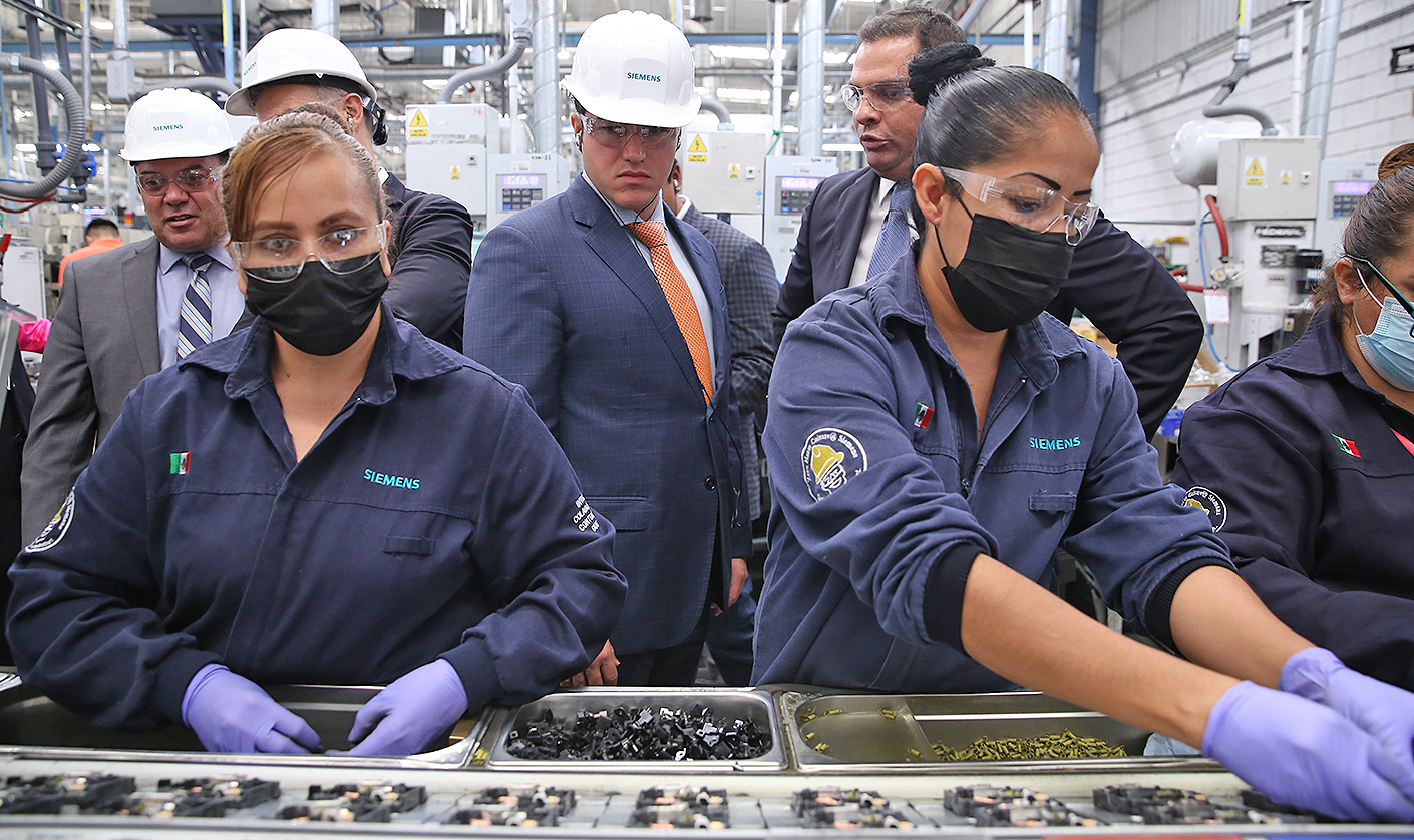 Samuel García sigue con racha de una inversión por semana en Nuevo León