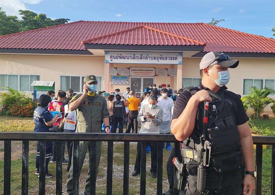 Ex policía mató a más de 20 niños en guardería de Tailandia