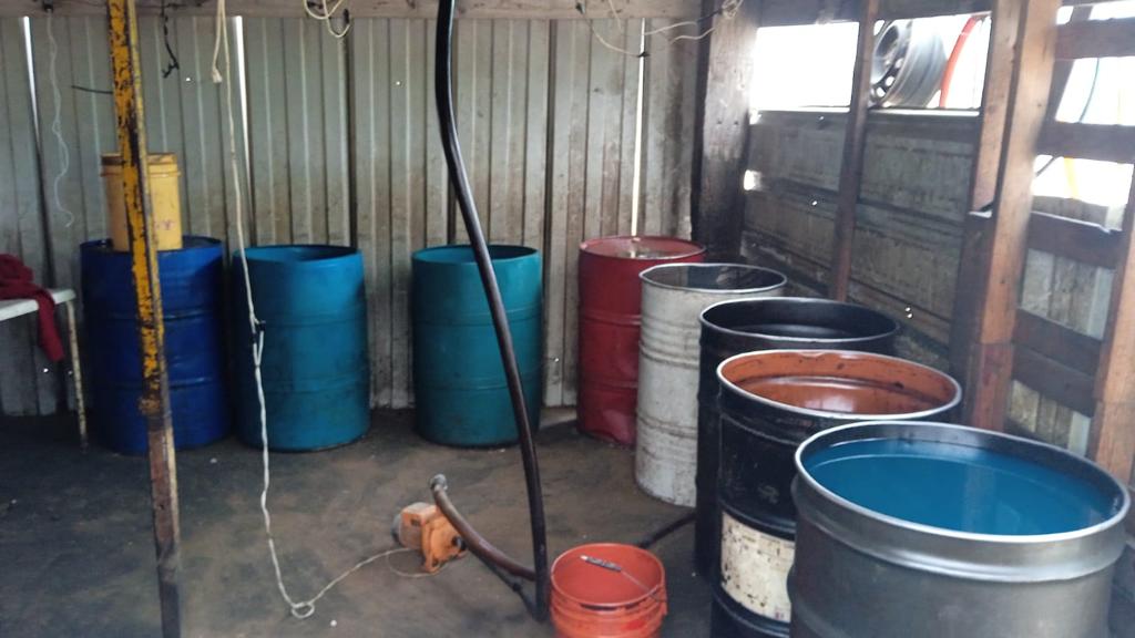 EN COAHUILA DESMANTELAN APARENTE CENTRO PARA DISTRIBUCIÓN ILEGAL DE HIDROCARBURO