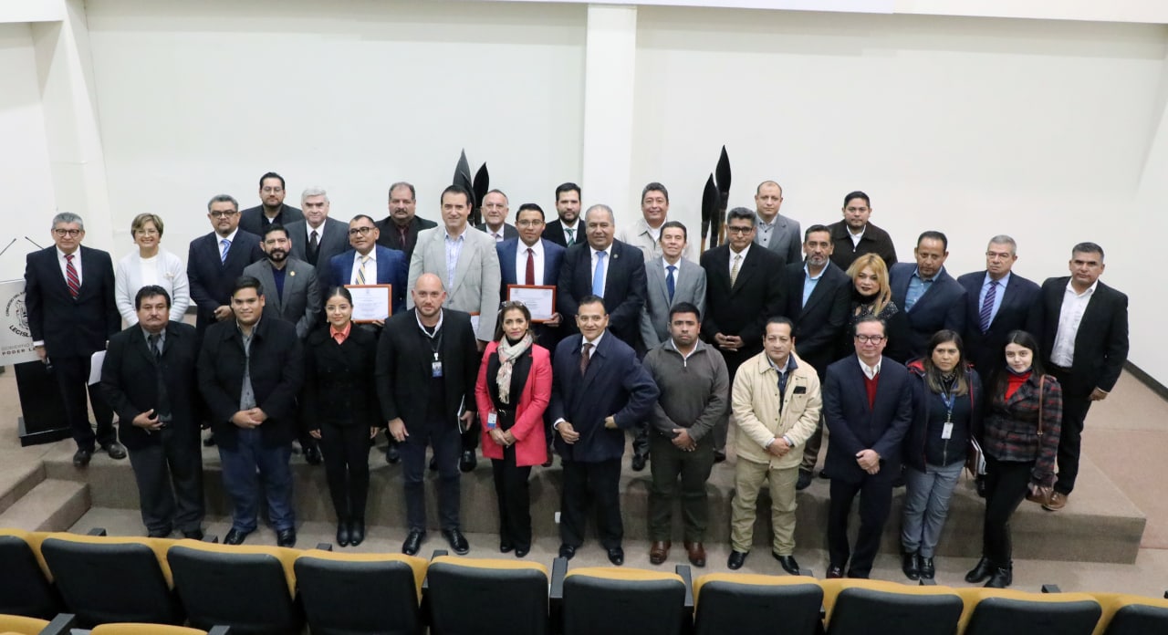 Imparten conferencia sobre Operaciones con Recursos de Procedencia Ilícita, su combate y prevención en México