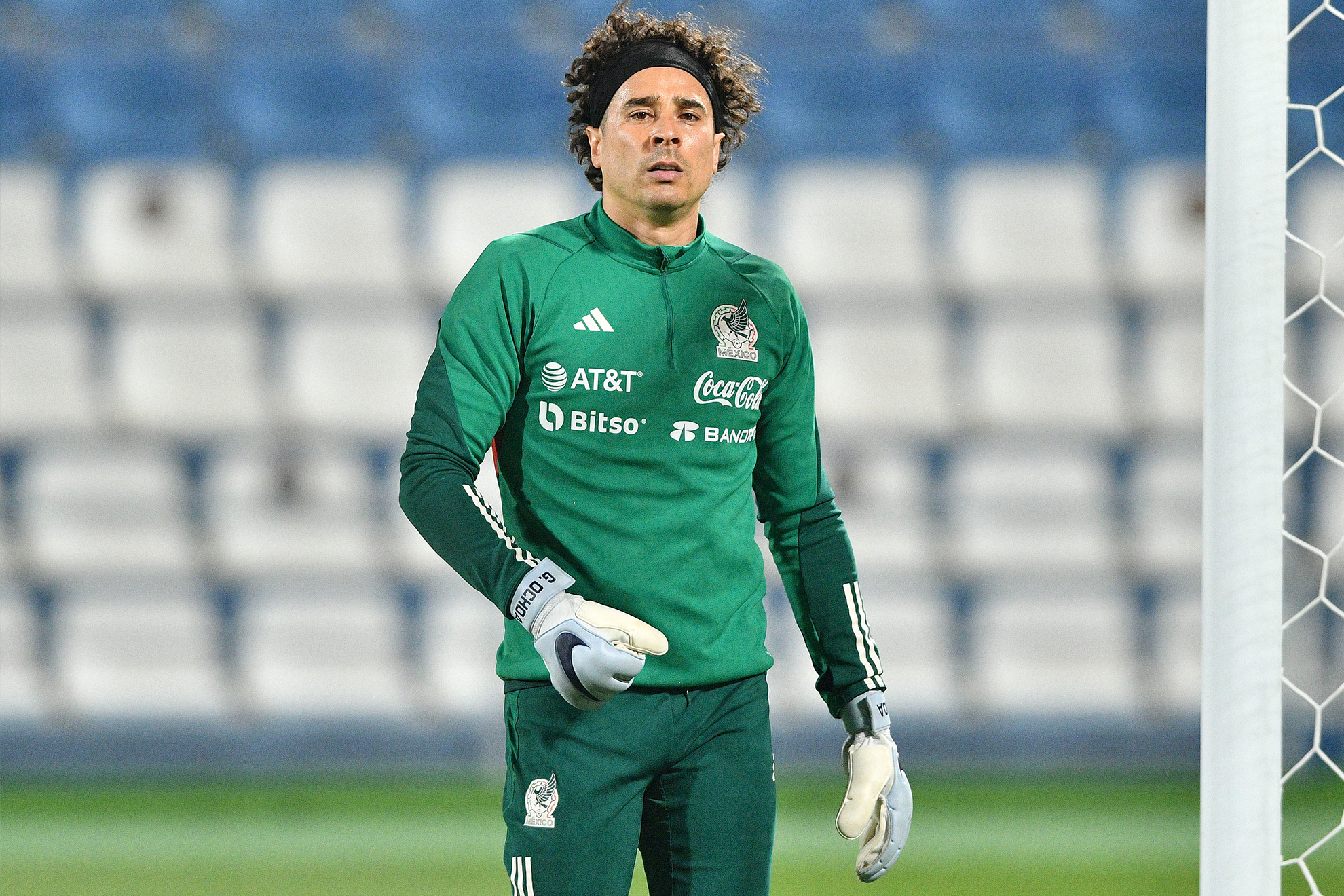Memo Ochoa firma con el Salernitana de Italia