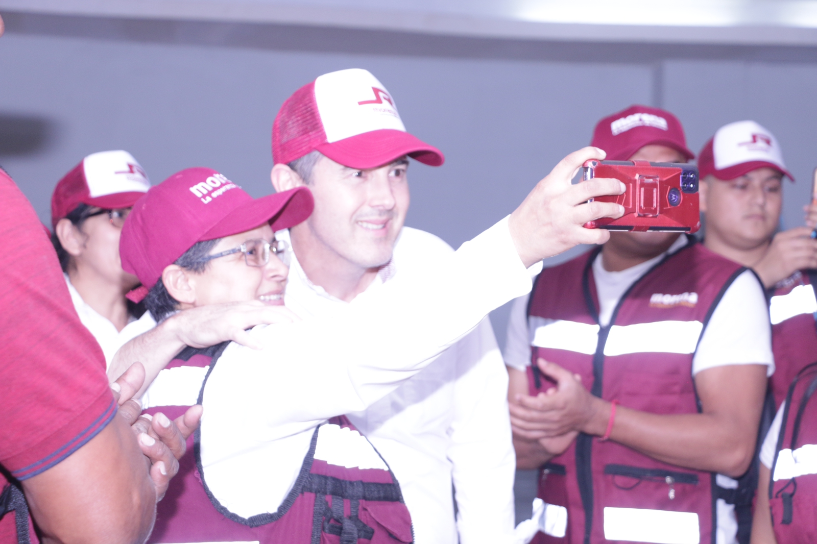 En tres días de campaña, visita JR ocho municipios