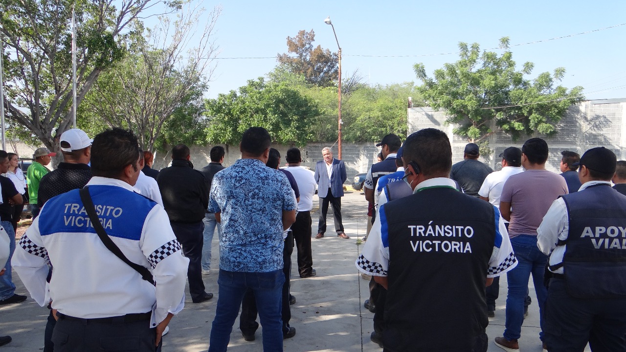 Imparten plática a elementos de Tránsito sobre atención a paisanos