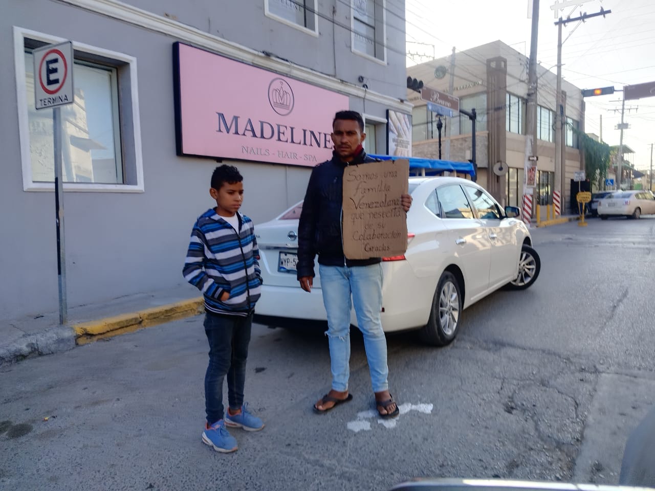 Piden comerciantes retiren migrantes que piden limosnas