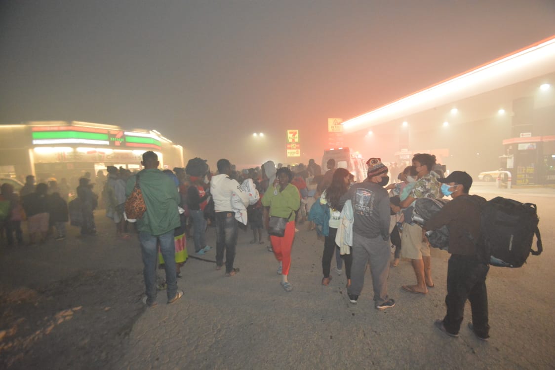 Migrantes intoxicados por humo de incendio en basurero