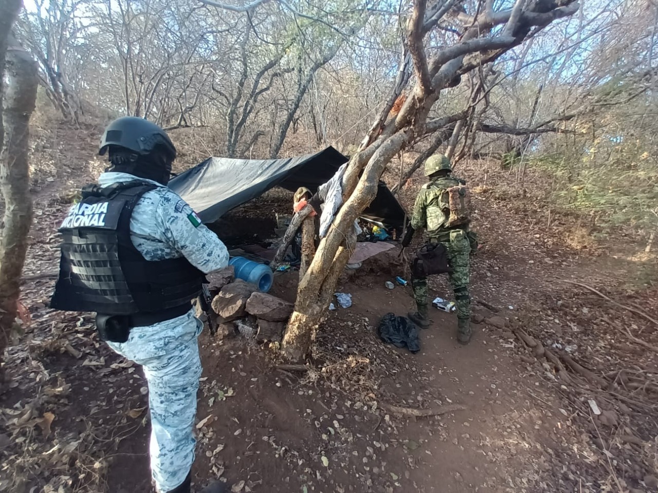 Guardia Nacional y Ejercito desmantelan 2 campamentos clandestinos