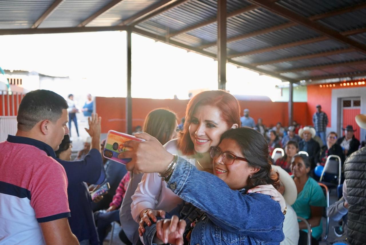 IMELDA SANMIGUEL RECIBE APOYO DE FAMILIAS DEL ALTIPLAN