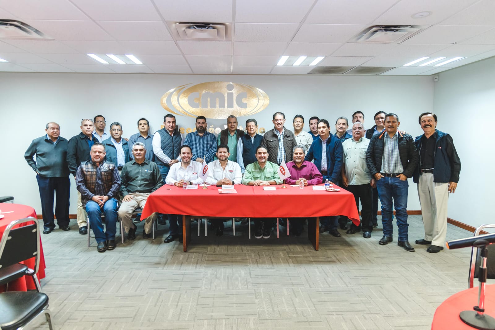 PROPONE MANUEL MUÑOZ CONJUNTAR ESFUERZOS CON CONSTRUCTORES