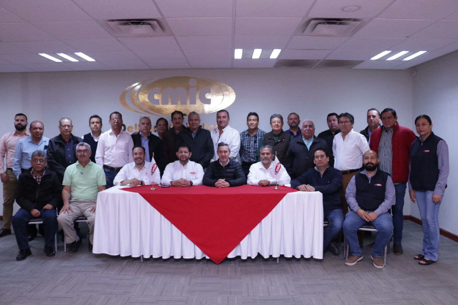 Constructores piden mano dura a empresas irresponsables