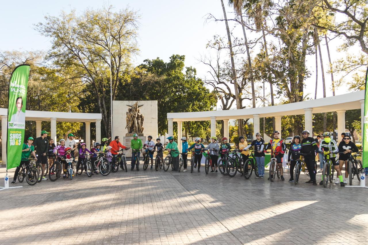 Manuel Muñoz organiza hermosa convivencia familiar en Victoria