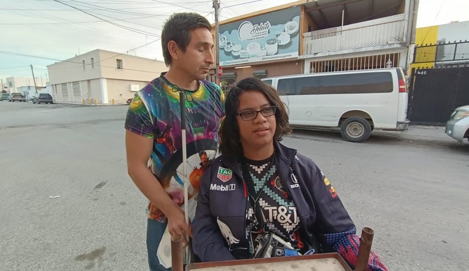 Pareja con discapacidad da lecciones de vida y superación
