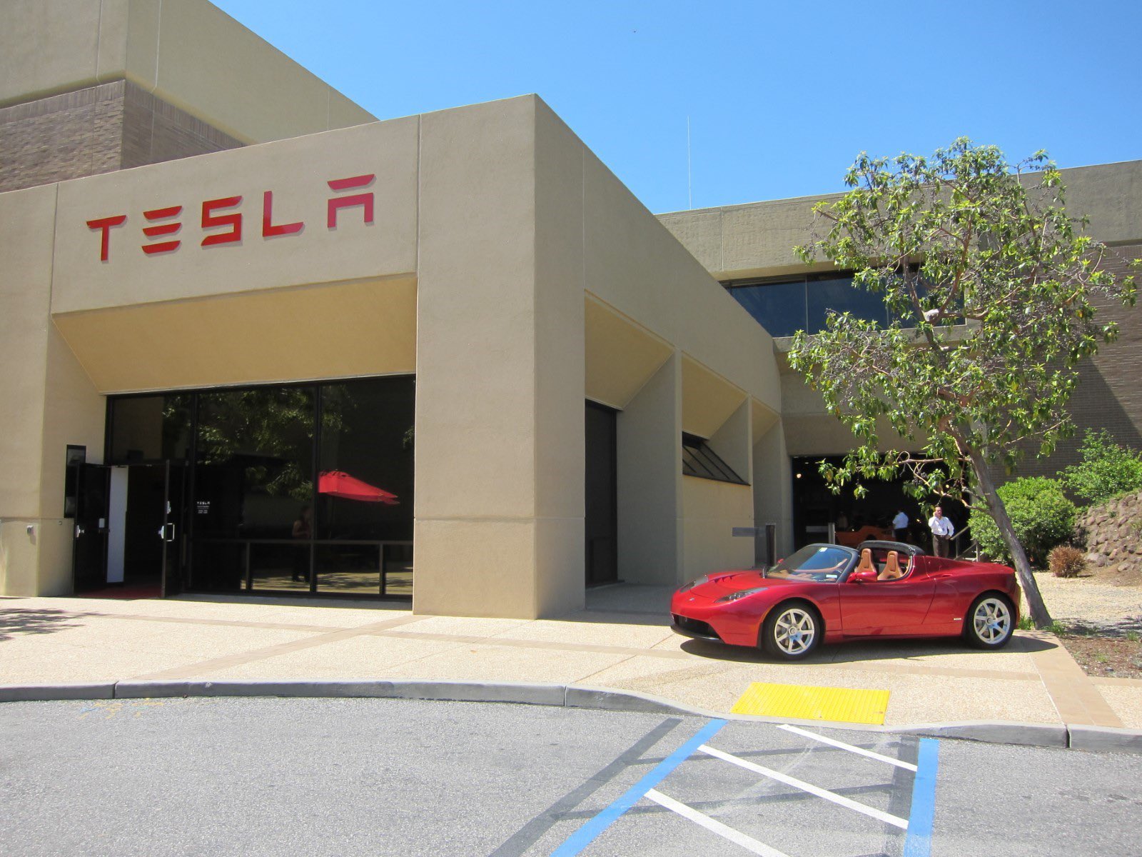AMLO confirma que Tesla se instalará en Monterrey