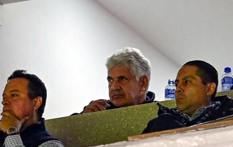Le sacan amarilla al Estadio Azteca por culpa del ‘Tuca’