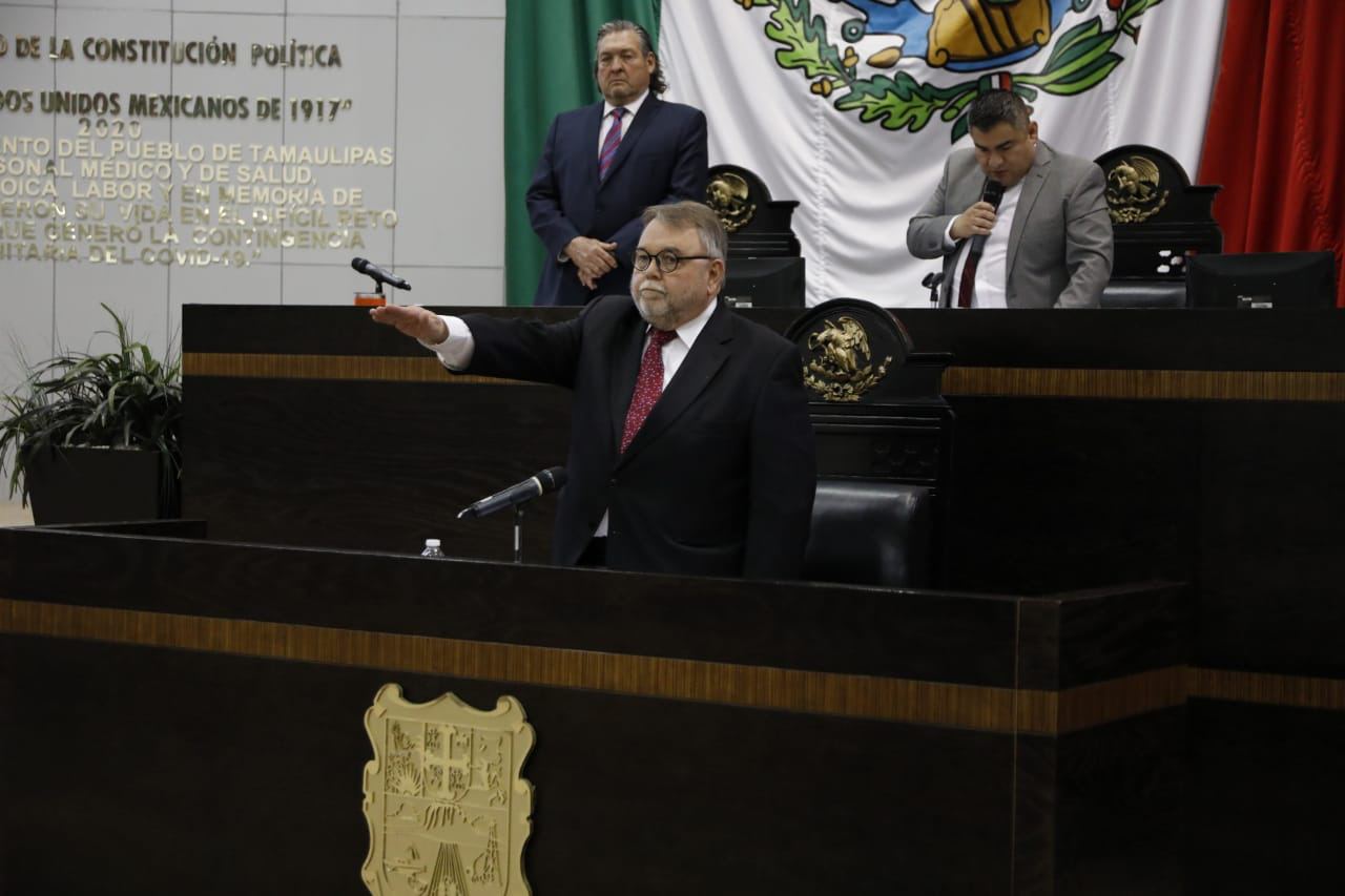 A pesar del saqueo, la administración funciona con apego a derecho: Lavín