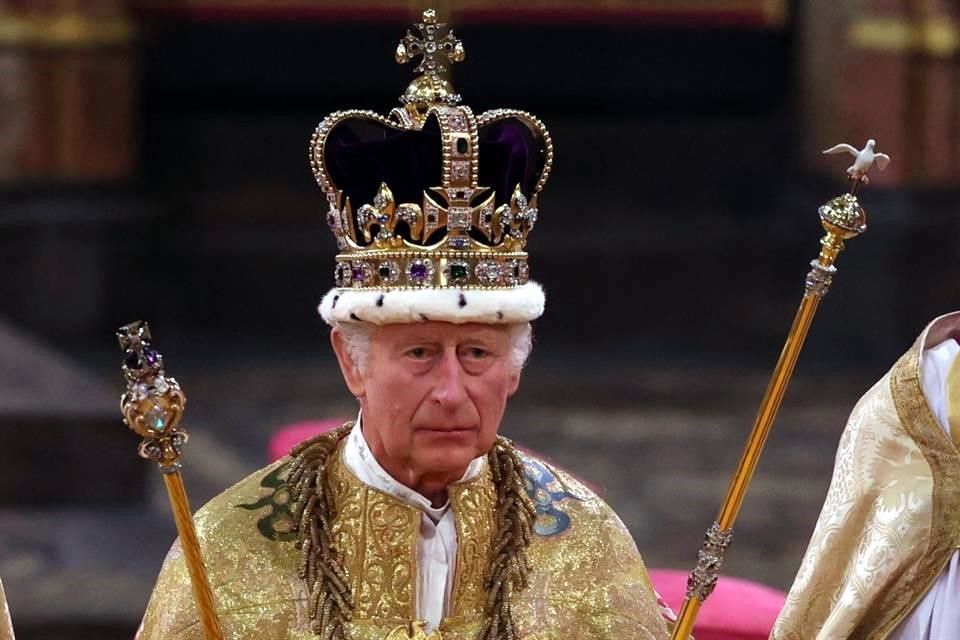 ¡Salve al Rey! Carlos III es coronado