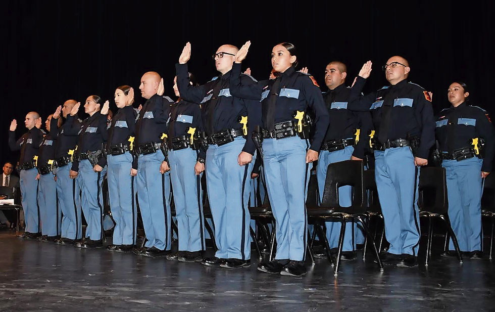 Gradúan 27 agentes de la Academia de Policía