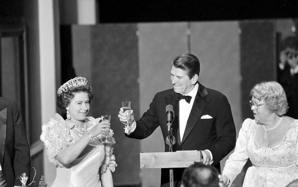 Revela FBI un plan que buscaba matar a la Reina Isabel en EU