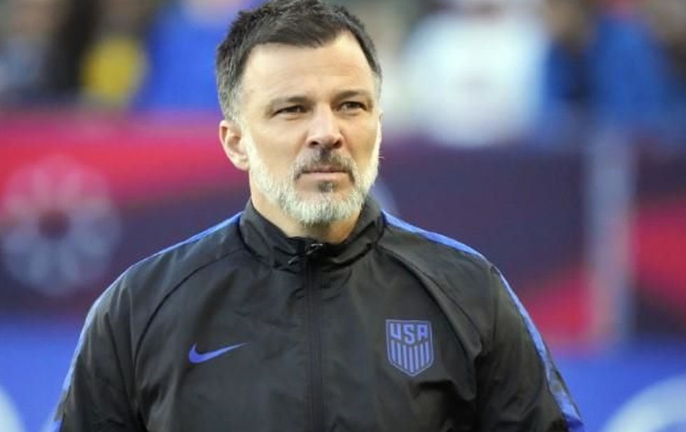 Renuncia Anthony Hudson como técnico interino de EU