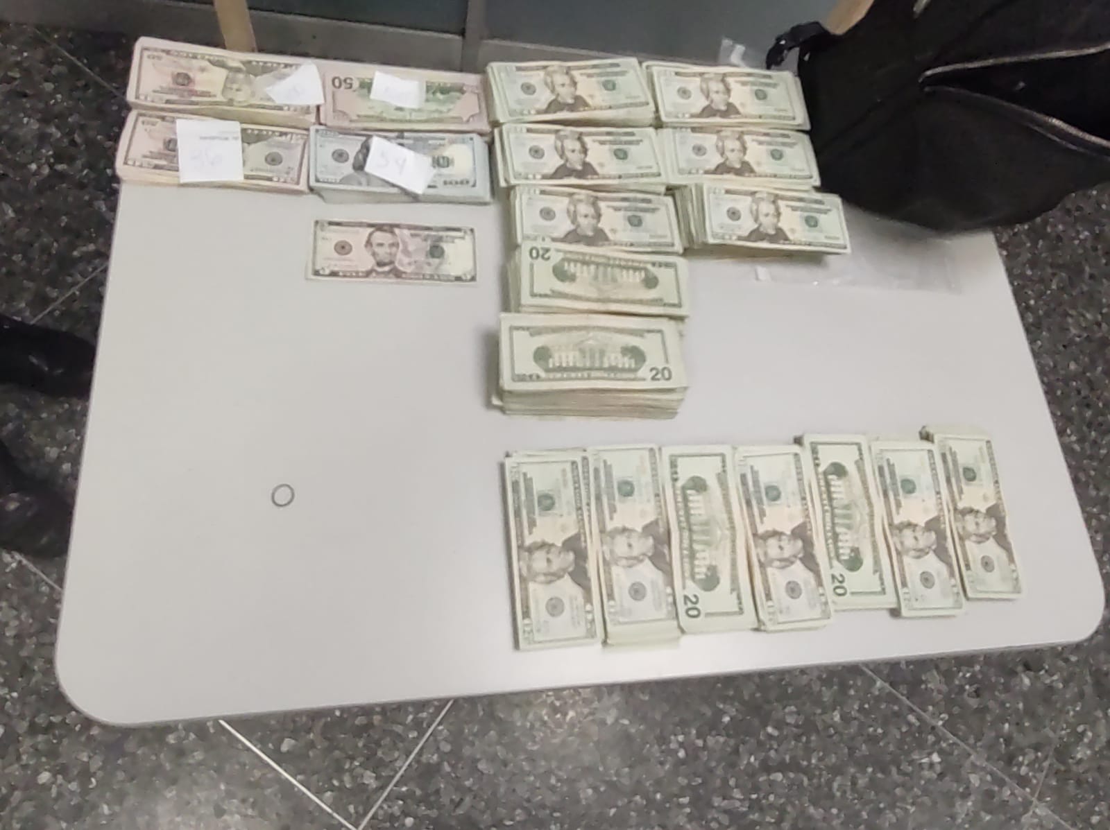 Detienen en Matamoros a dos personas con 59 mil dólares