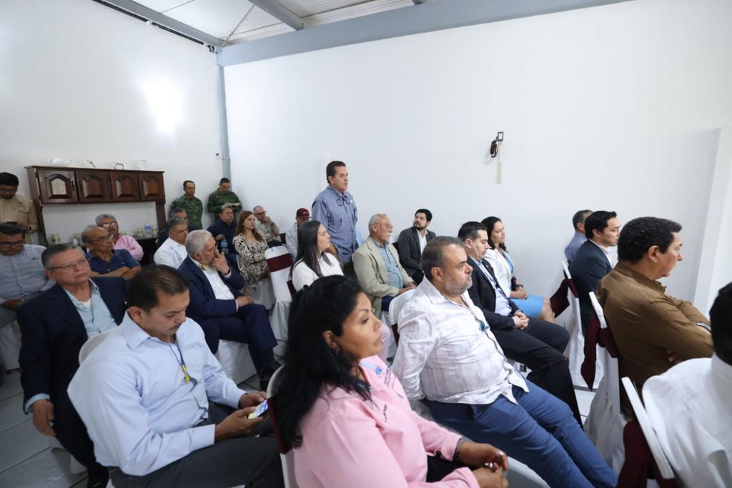 Se trabaja para garantizar la paz dice Gobernador a empresarios