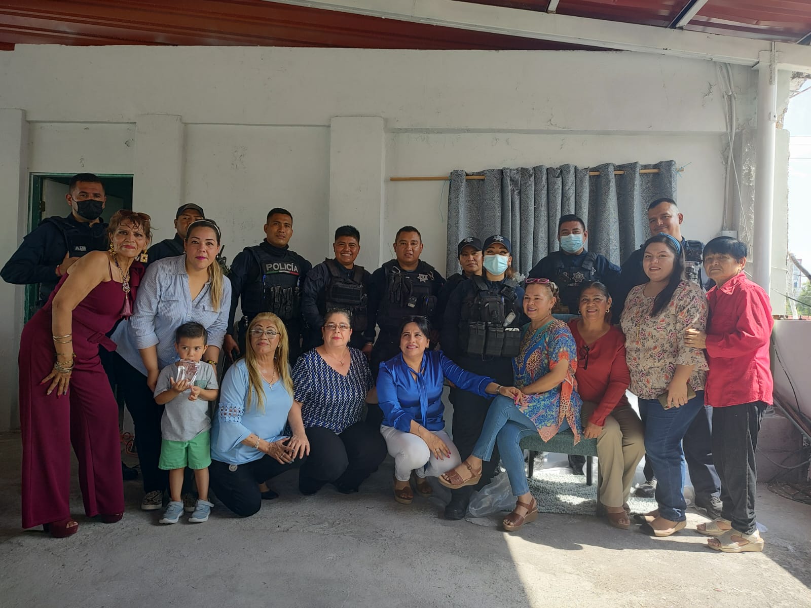 Guardias Estatales organizan festejo a Madres de Valle Hermoso