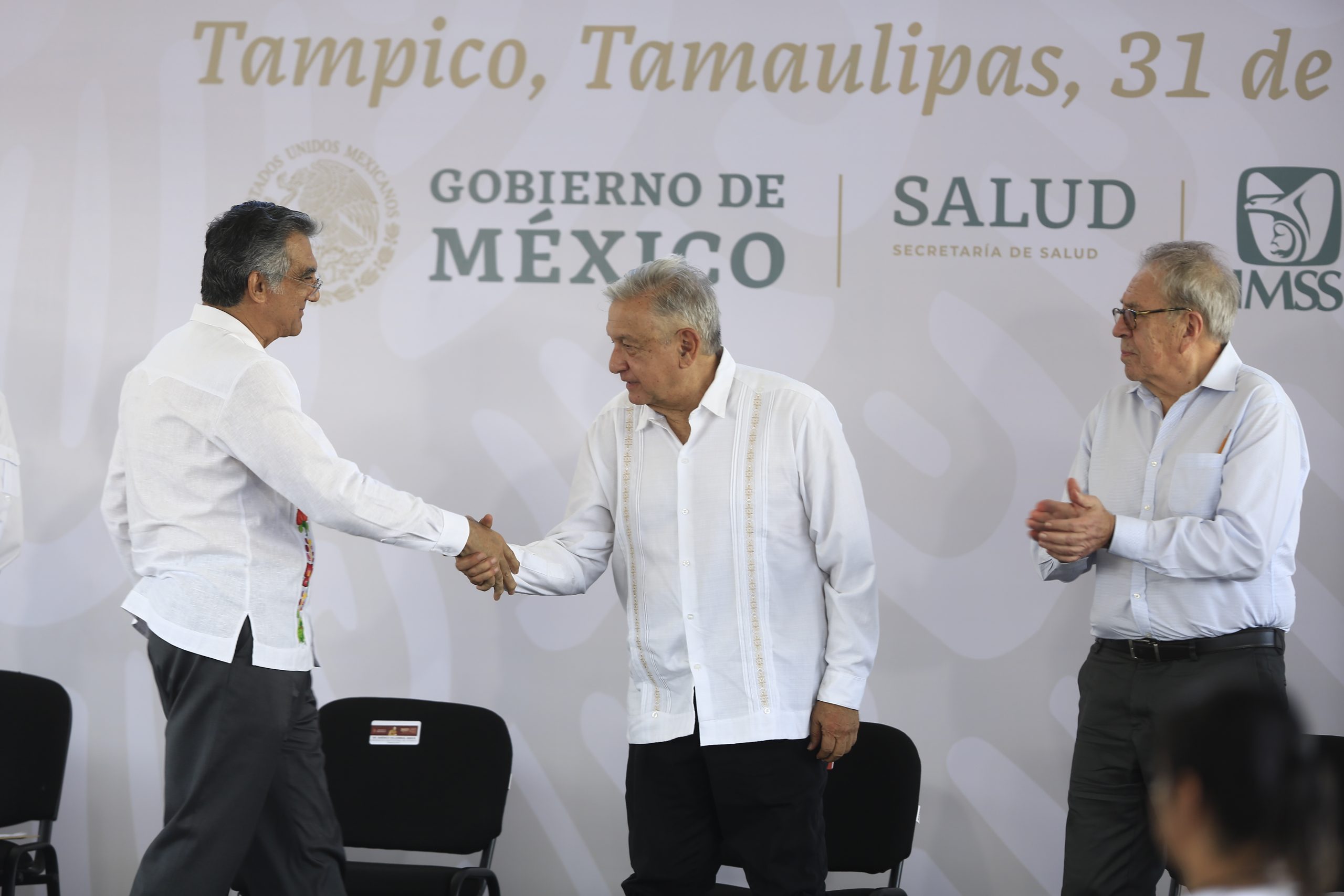 Visitan Andrés Manuel y Américo, planta de gas natural en Altamira