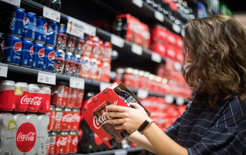 Declara OMS a edulcorante de soda posiblemente cancerígeno