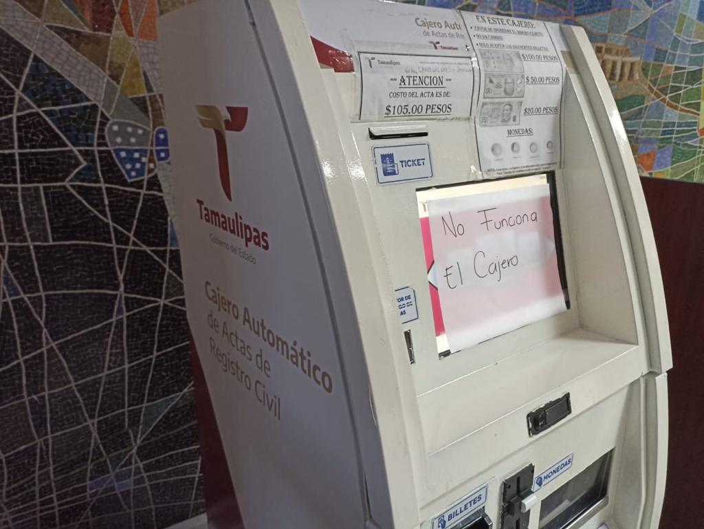 Descompuesta máquina expendedora de actas de nacimiento