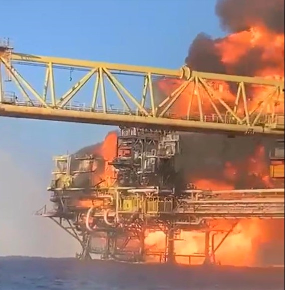 INCENDIO EN PLATAFORMA DE CAMPECHE PARA PRODUCCIÓN