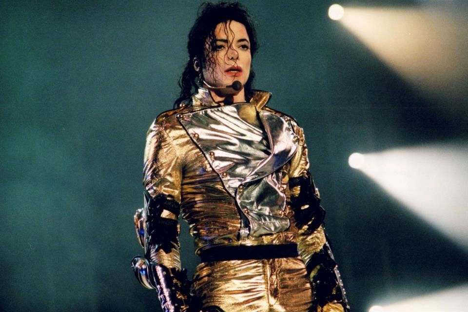Revive corte acusaciones contra MJ; podrían ir a juicio