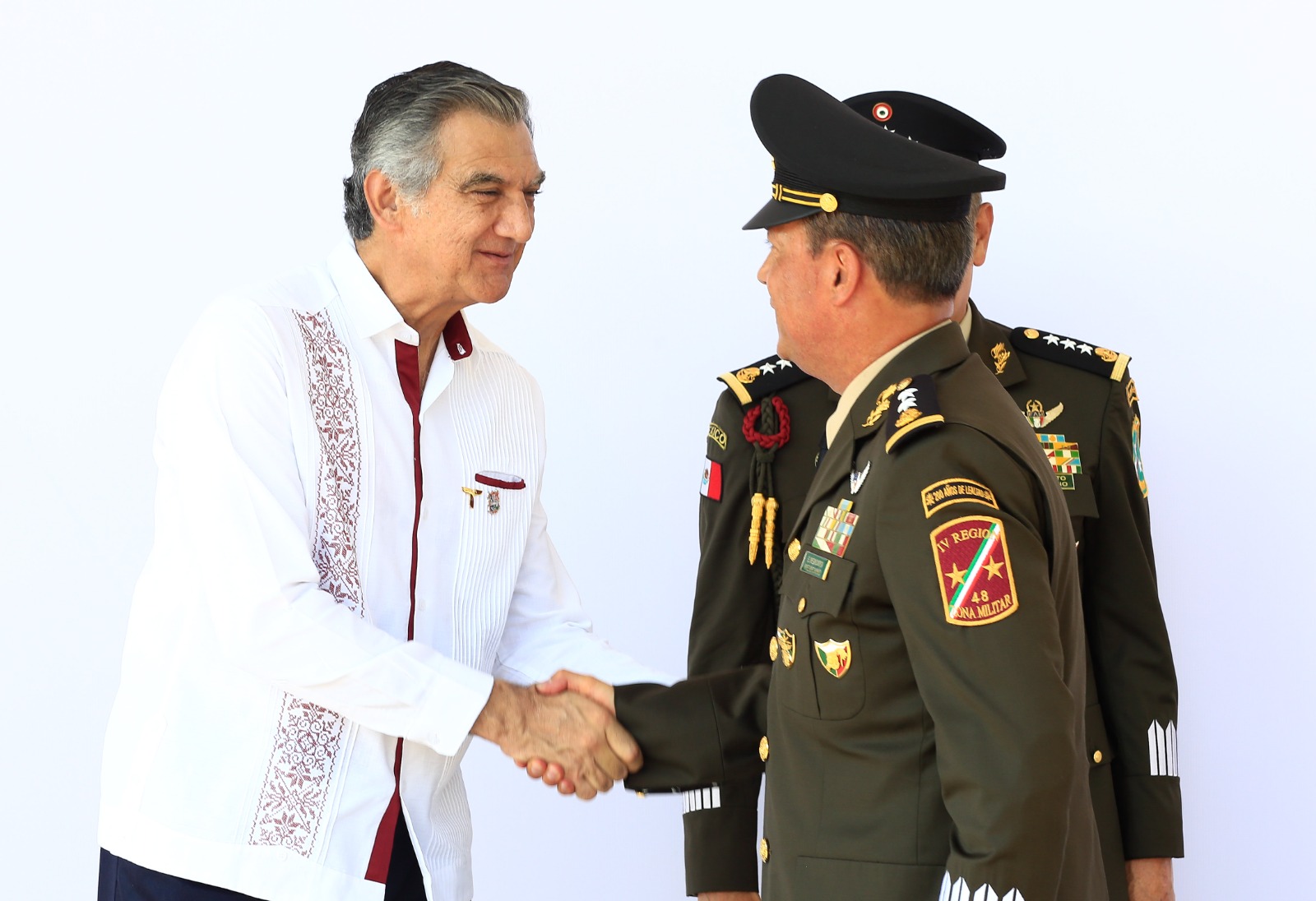 Asiste gobernador a la toma de posesión del comandante de la 48a Zona Militar