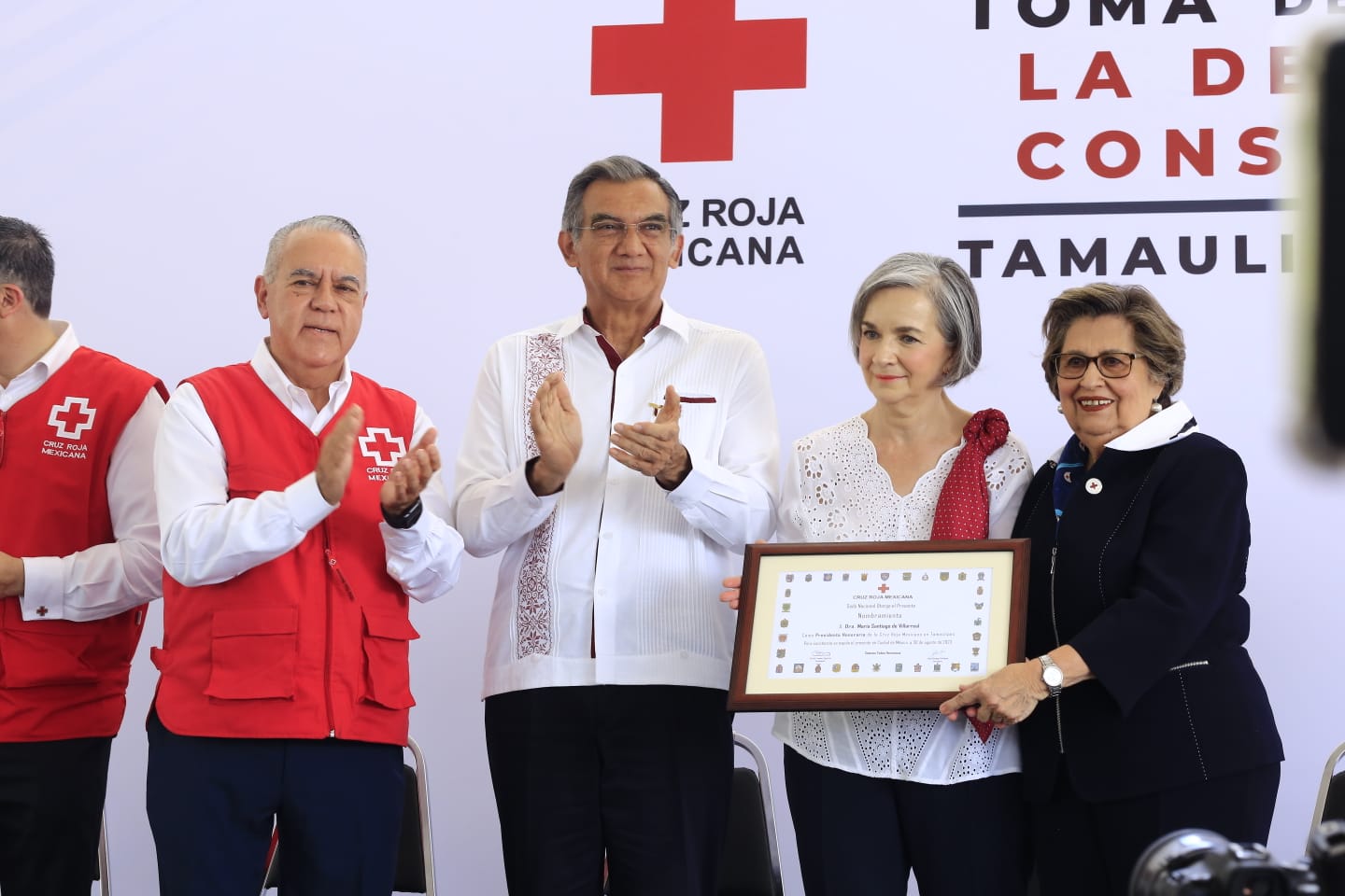 Que a la Cruz Roja “no le haga falta nada”, compromiso de Américo