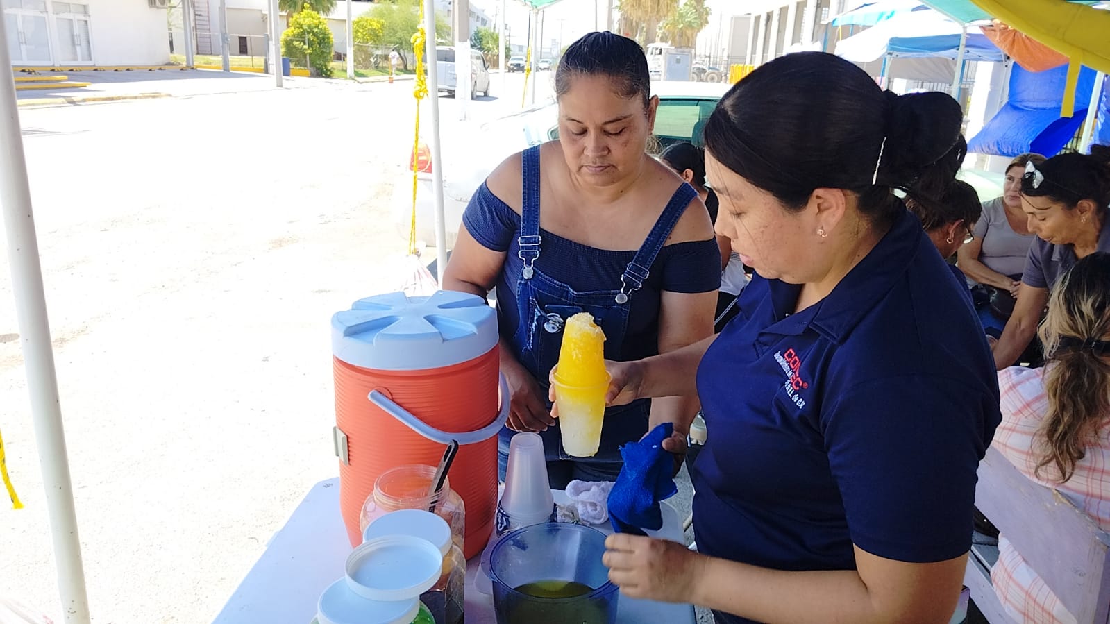 Ex Trabajadoras de Edemsa venden raspas