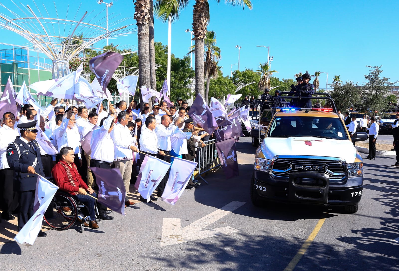 Entrega Gobernador cien patrullas más a la Guardia Estatal