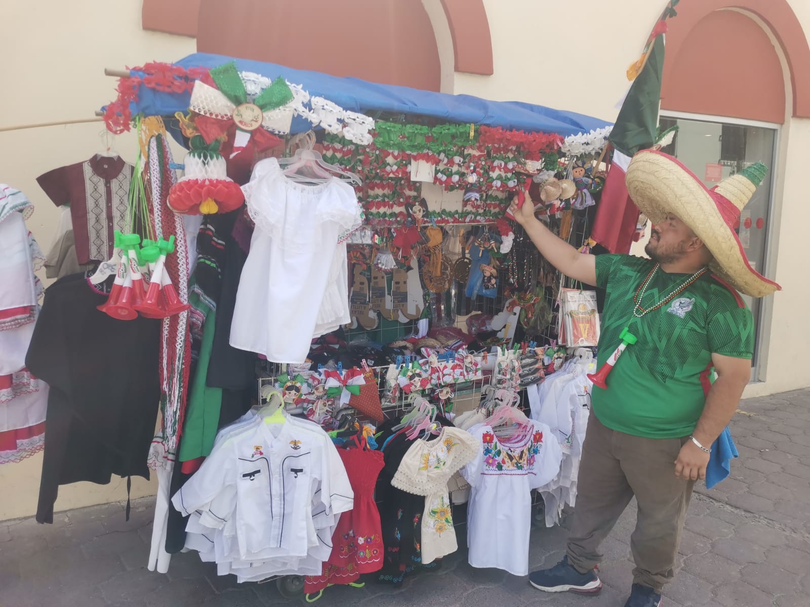 Caen un 60 por ciento las ventas de artículos patrios en Matamoros