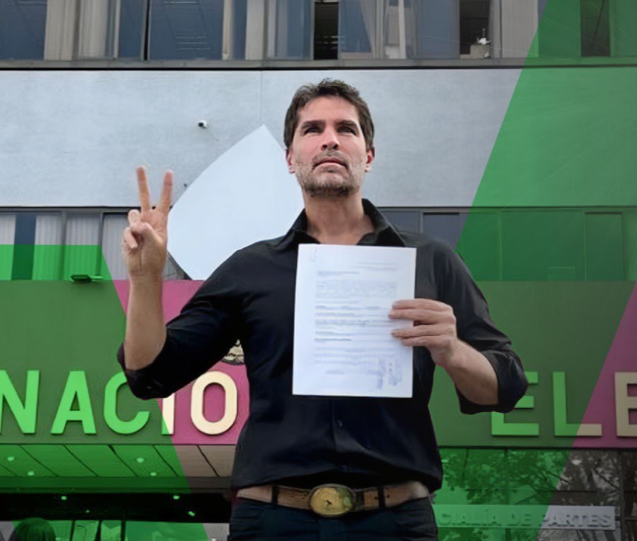Eduardo Verástegui se registra como candidato independiente a la presidencia