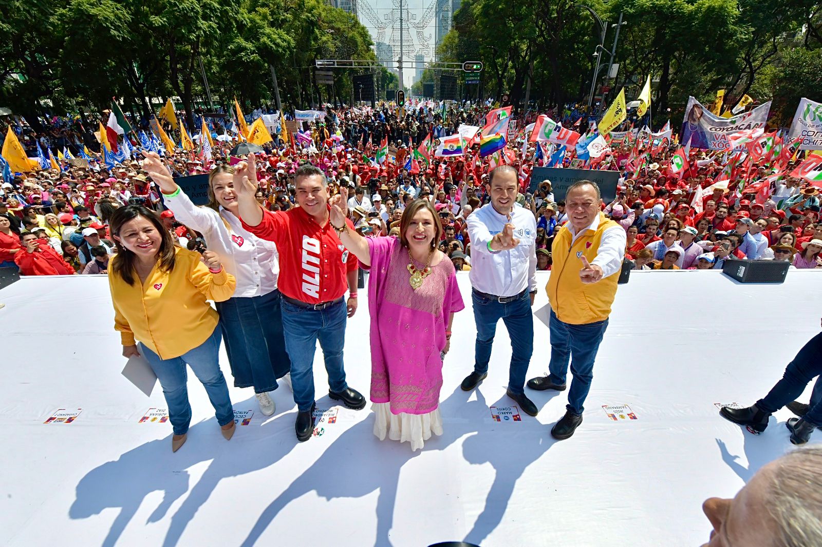 XÓCHILT RECIBE CONSTANCIA COMO COORDINADORA DEL FAM