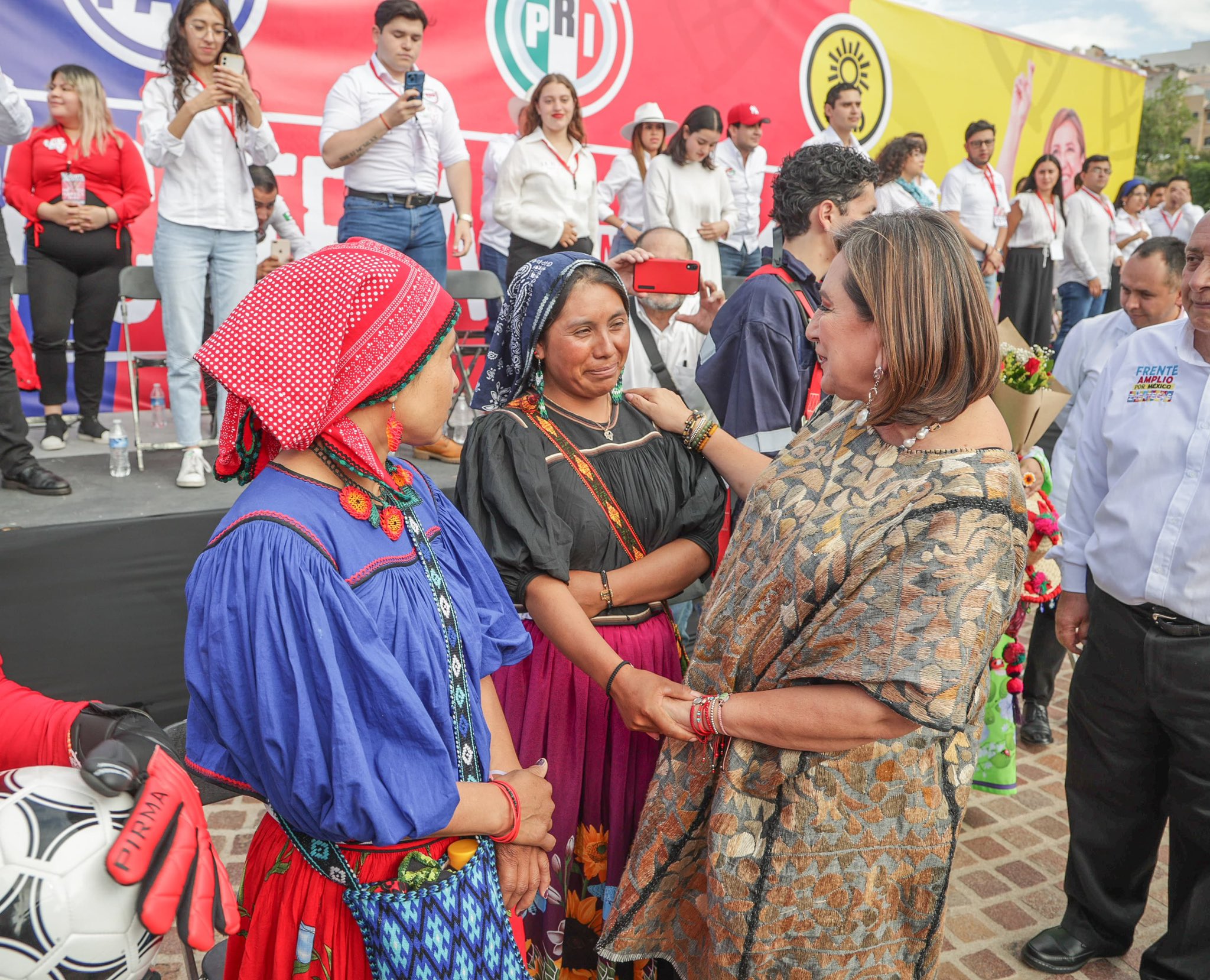 Xóchilt no echará culpas al pasado si llega a la presidencia