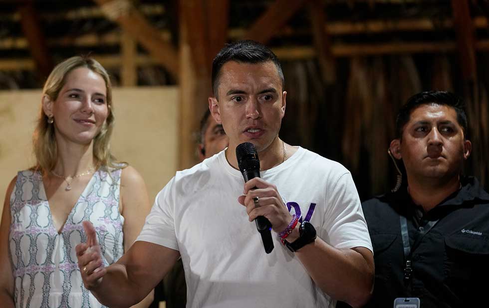Gana Noboa presidencia de Ecuador; admite rival derrota