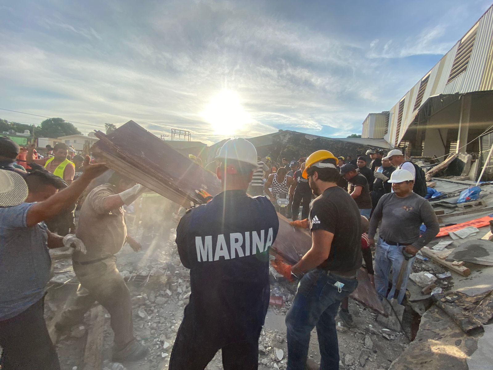 MARINA PARTICIPA EN RESCATE DE VÍCTIMAS EN MADERO